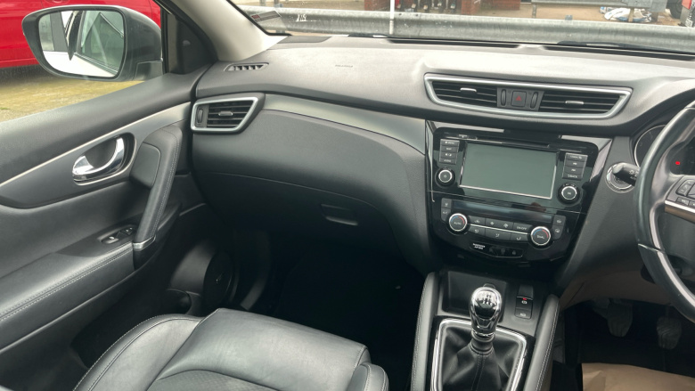 Nissan Qashqai 1.3 DiG-T Tekna 5dr Petrol Hatchback